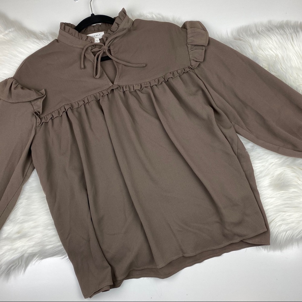 Everly Brown Ruffle Top Blouse M